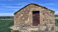 Les Pallargues: Cabana del Clot del Brull.  coberta està formada per quatre trams de lloses suportats per tres arcades de pedra  Ramon Sunyer