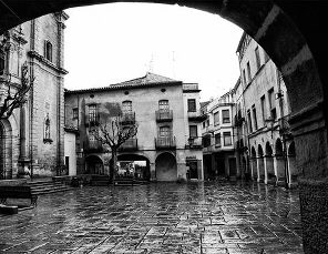 cartell Exposició Guissona en blanc i negre